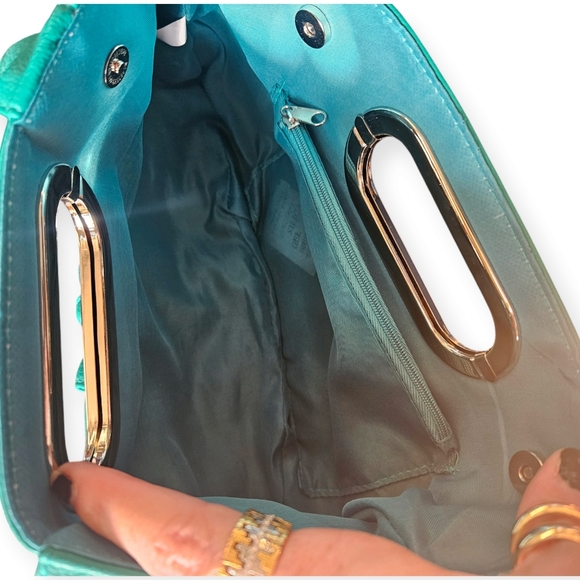 Vegan Ruffle Handbag - Picture 4 of 4